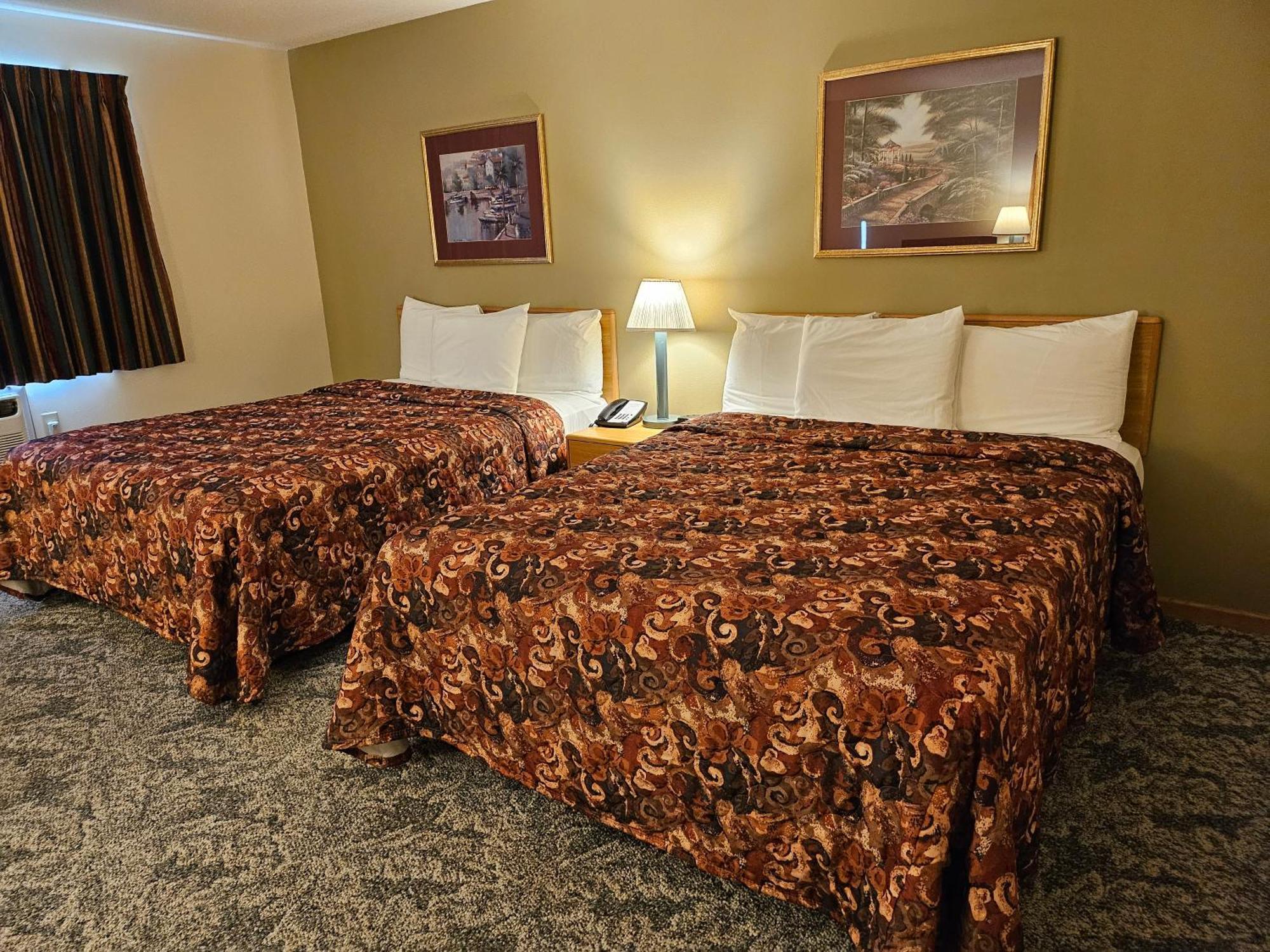 Lincoln Host Motor Inn Escanaba Exterior photo